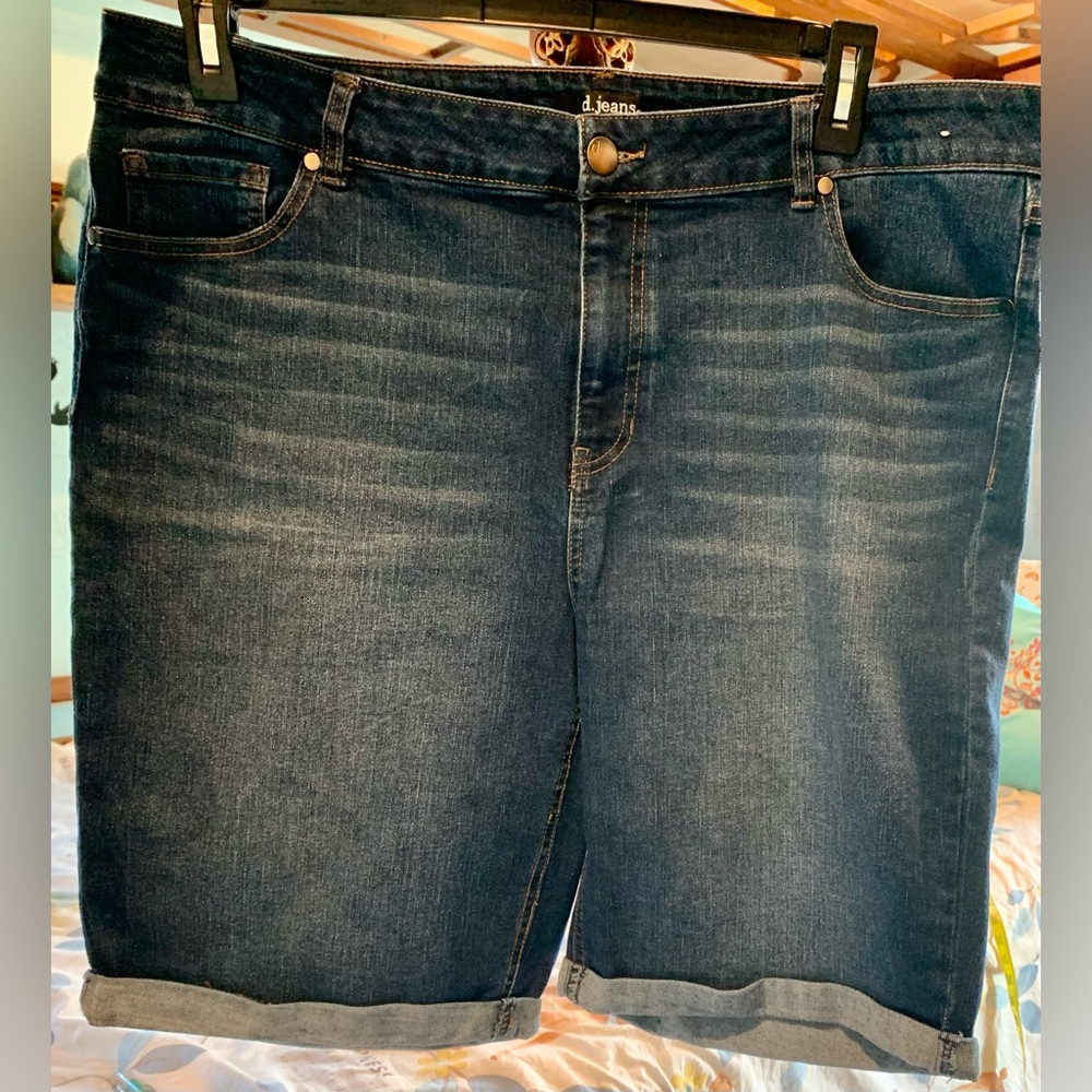 Super cute, stretch denim, Bermuda-length shorts